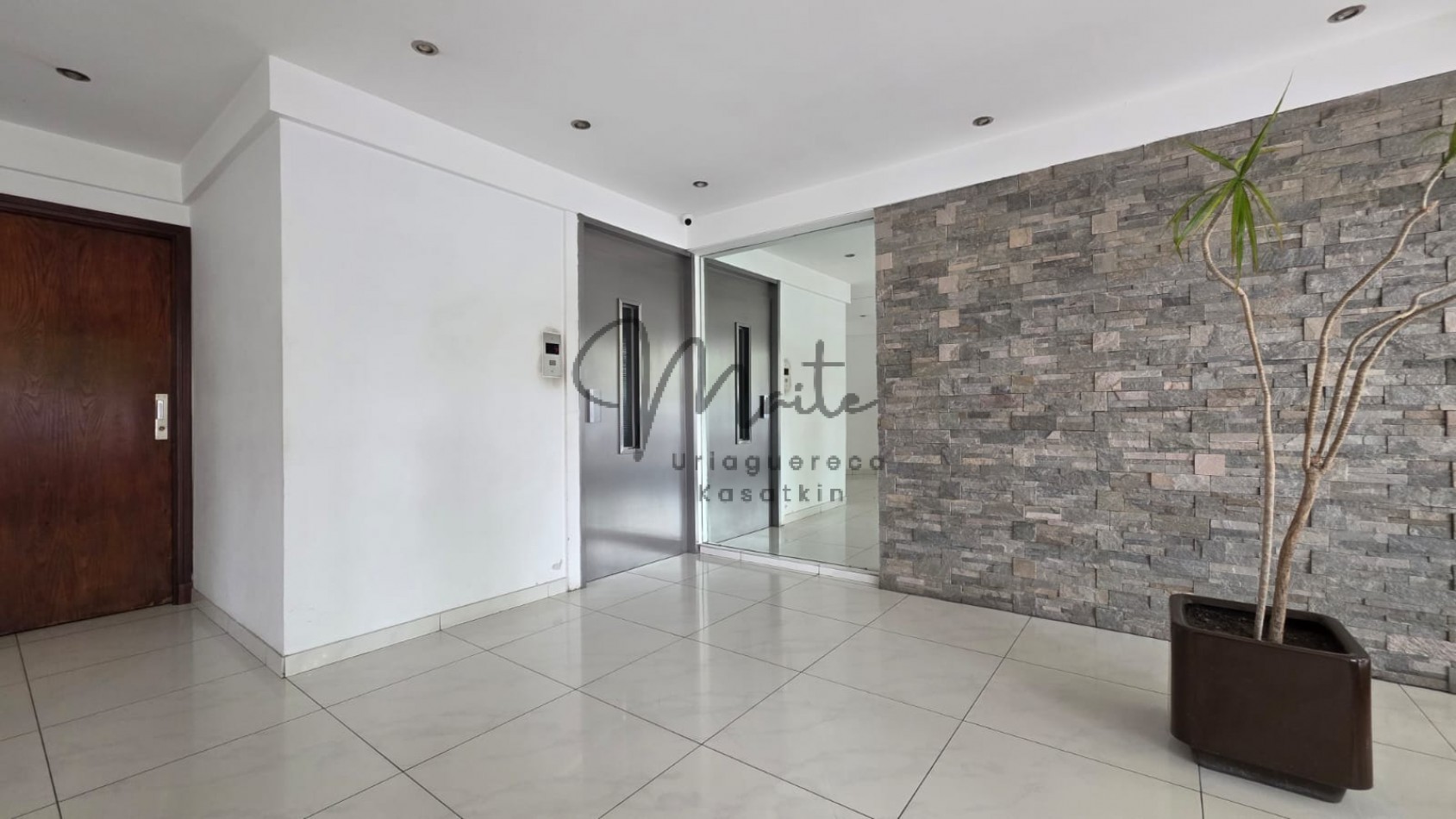 DEPARTAMENTO 3 AMBIENTES CON PATIO PLAZA MITRE 