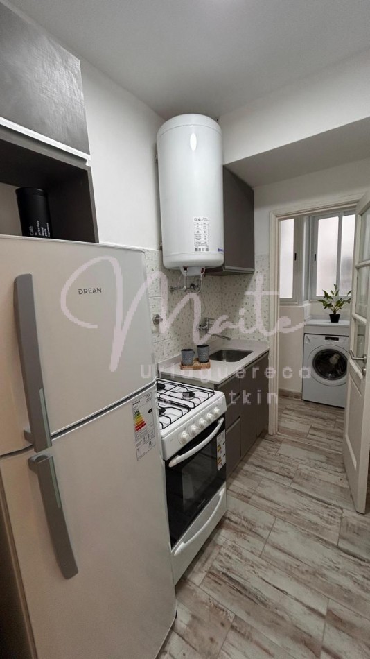 VENTA  DEPARTAMENTO 2 AMBIENTES CON DEPENDENCIA AL  FRENTE CON BALCON  RECICLADO ZONA CENTRO  OPCION COCHERA  