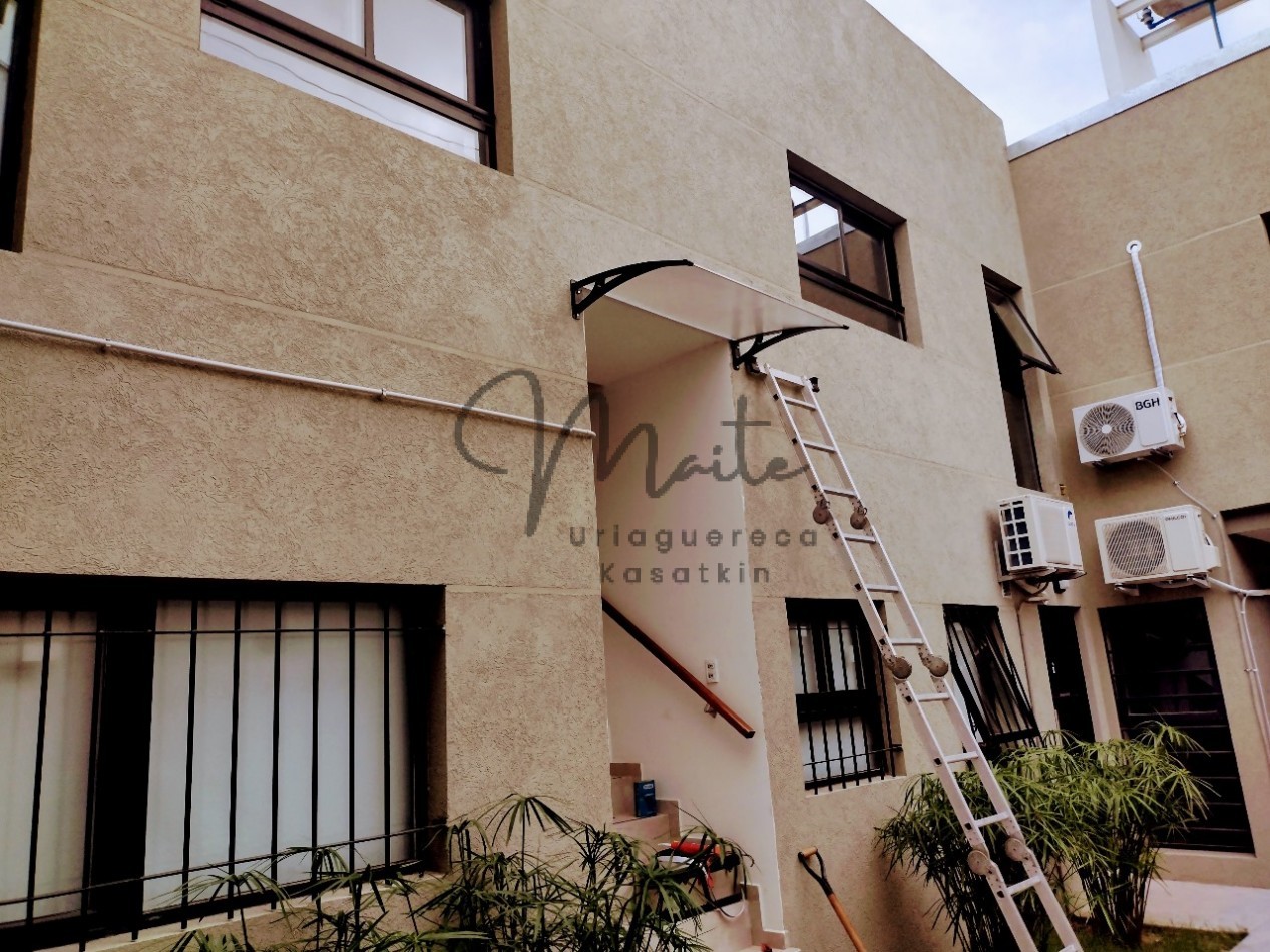 VENTA PH 2 AMB  PLANTA BAJA FRENTE PLAZA ITALIA  COCHERA DESCUBIERTA 