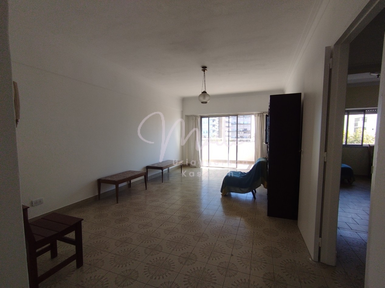 DEPARTAMENTO 2 AMBIENTES CON BALCON AL FRENTE ZONA CENTRO 