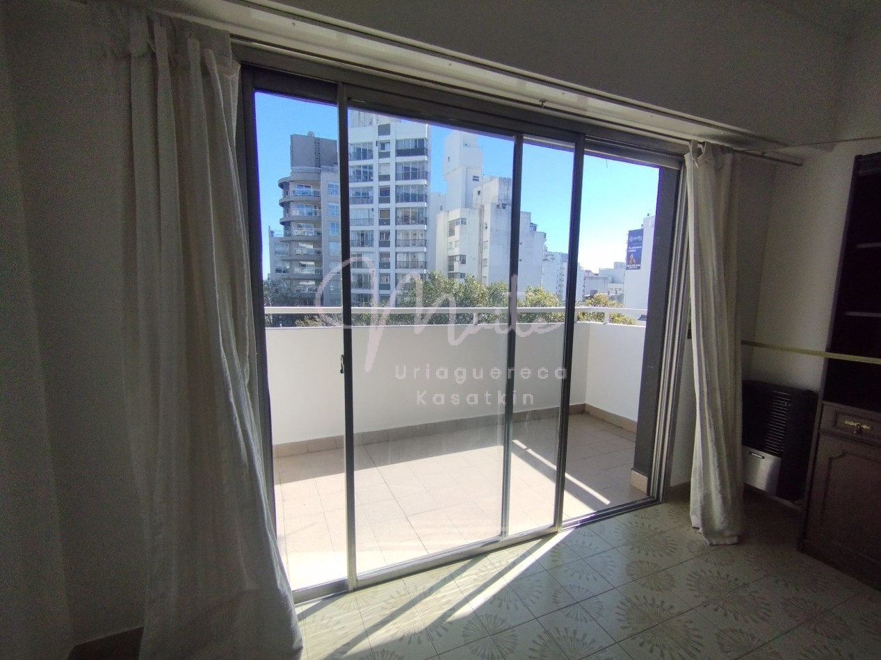 DEPARTAMENTO 2 AMBIENTES CON BALCON AL FRENTE ZONA CENTRO 