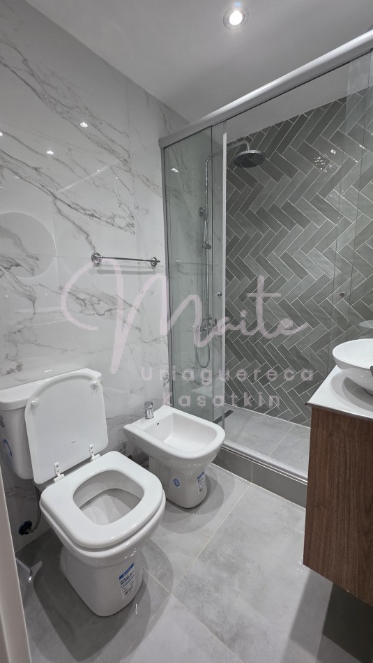 VENTA DEPARTAMENTO 2 AMBIENTES AL FRENTE CON BALCON PLAZA COLON 