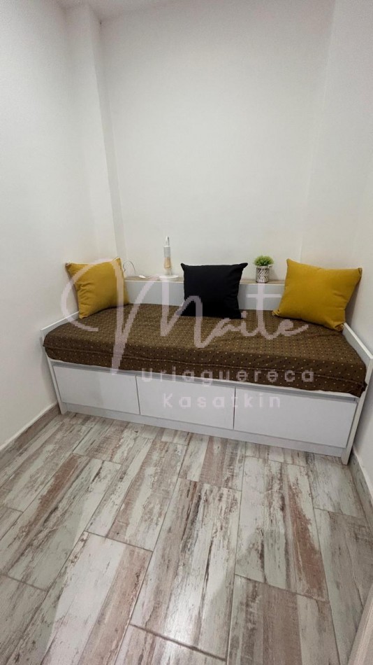 VENTA  DEPARTAMENTO 2 AMBIENTES CON DEPENDENCIA AL  FRENTE CON BALCON  RECICLADO ZONA CENTRO  OPCION COCHERA  