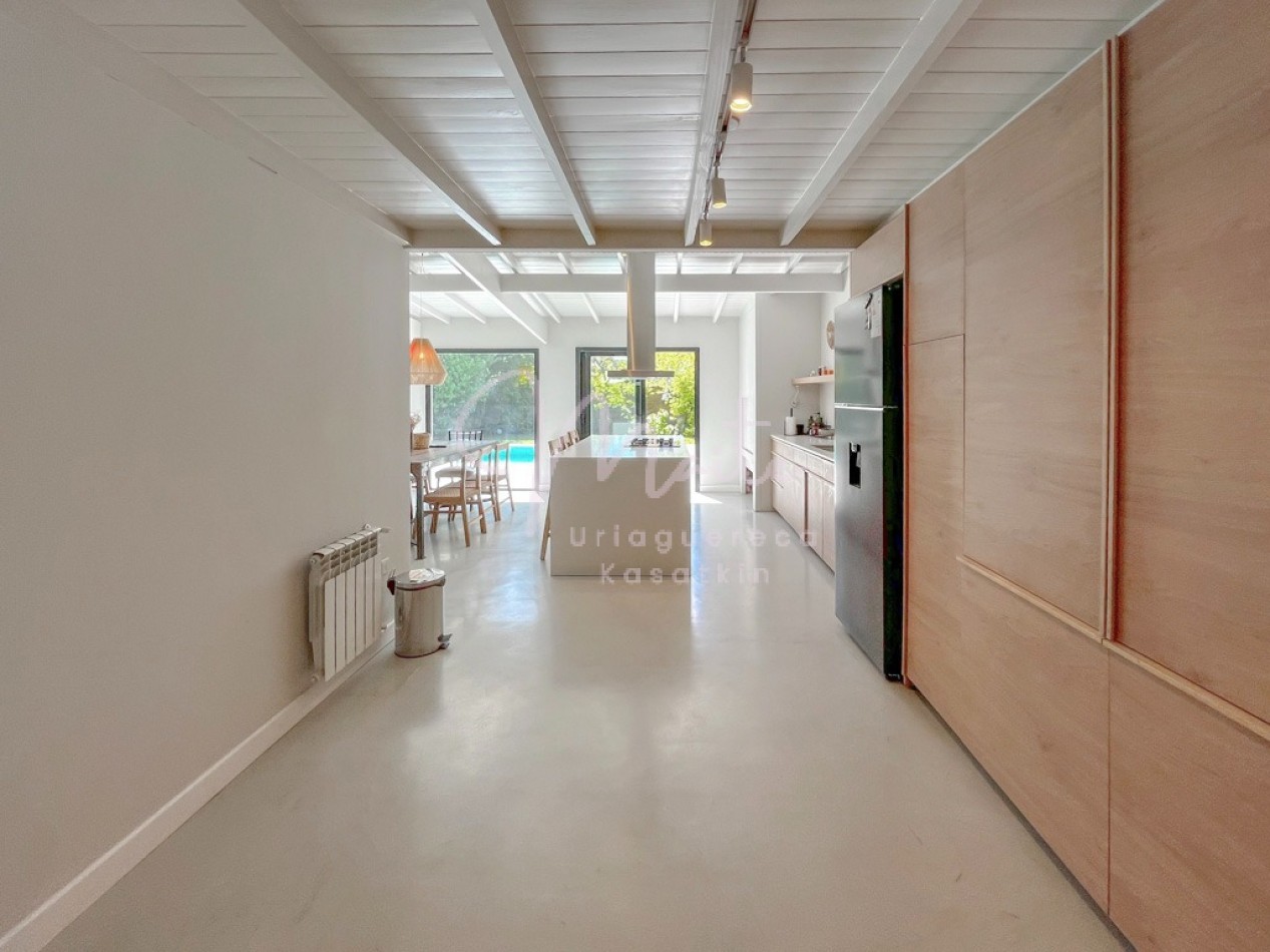 VENTA CASA 4 AMBIENTES LOS PINARES JARDIN PISCINA CLIMATIZADA 