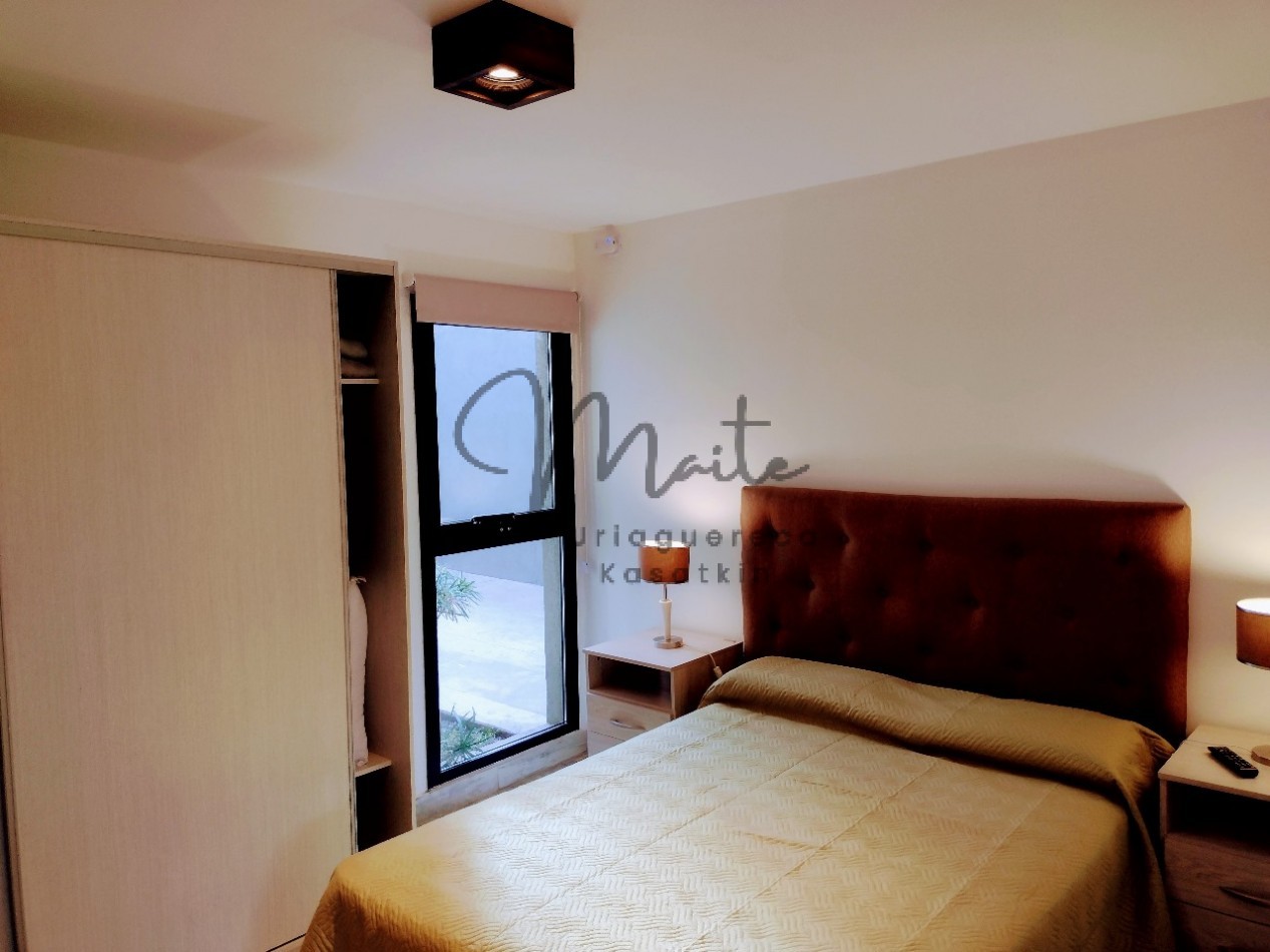 VENTA PH 2 AMB  PLANTA BAJA FRENTE PLAZA ITALIA  COCHERA DESCUBIERTA 