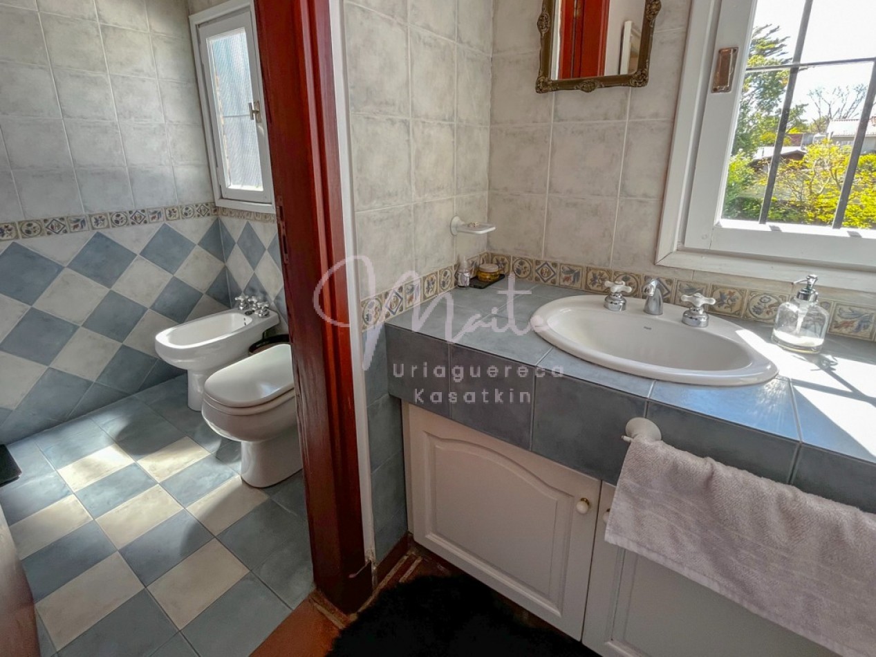 VENTA CASA 4 AMBIENTES LOS PINARES JARDIN PISCINA CLIMATIZADA 