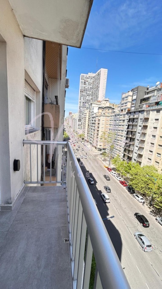 VENTA DEPARTAMENTO 3 AMBIENTES AL FRENTE CON BALCON RECICLADO ZONA PLAZA COLON
