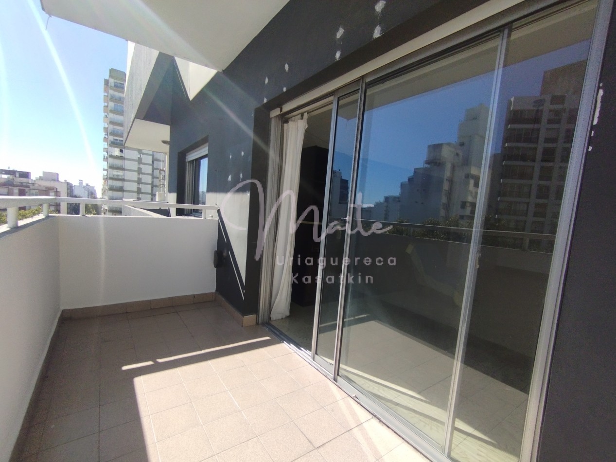 DEPARTAMENTO 2 AMBIENTES CON BALCON AL FRENTE ZONA CENTRO 