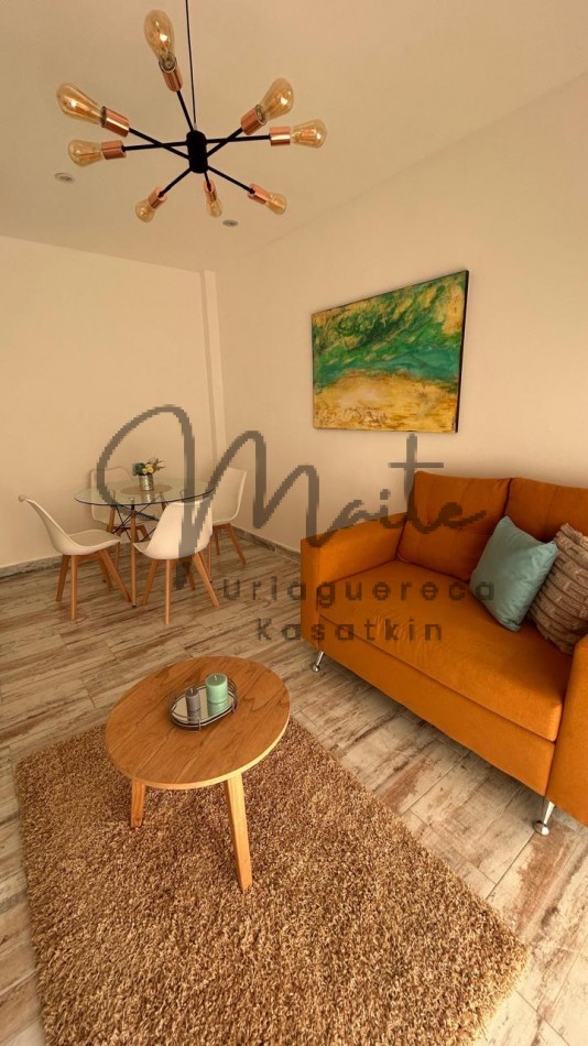 VENTA  DEPARTAMENTO 2 AMBIENTES CON DEPENDENCIA AL  FRENTE CON BALCON  RECICLADO ZONA CENTRO  OPCION COCHERA  