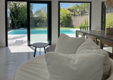 VENTA CASA 4 AMBIENTES LOS PINARES JARDIN PISCINA CLIMATIZADA 