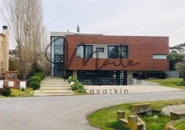 CASA 5 AMBIENTES BARRIO PRIVADO RUMENCO