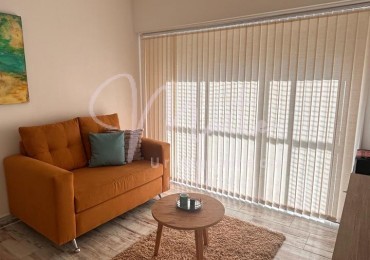 VENTA  DEPARTAMENTO 2 AMBIENTES CON DEPENDENCIA AL  FRENTE CON BALCON  RECICLADO ZONA CENTRO  OPCION COCHERA  