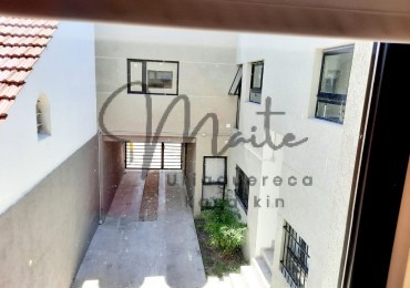 VENTA PH 2 AMB  PLANTA BAJA FRENTE PLAZA ITALIA  COCHERA DESCUBIERTA 