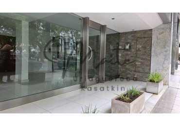 DEPARTAMENTO 3 AMBIENTES CON PATIO PLAZA MITRE 